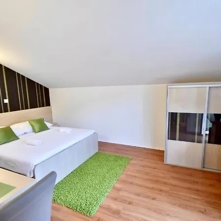 Barac Apartment *